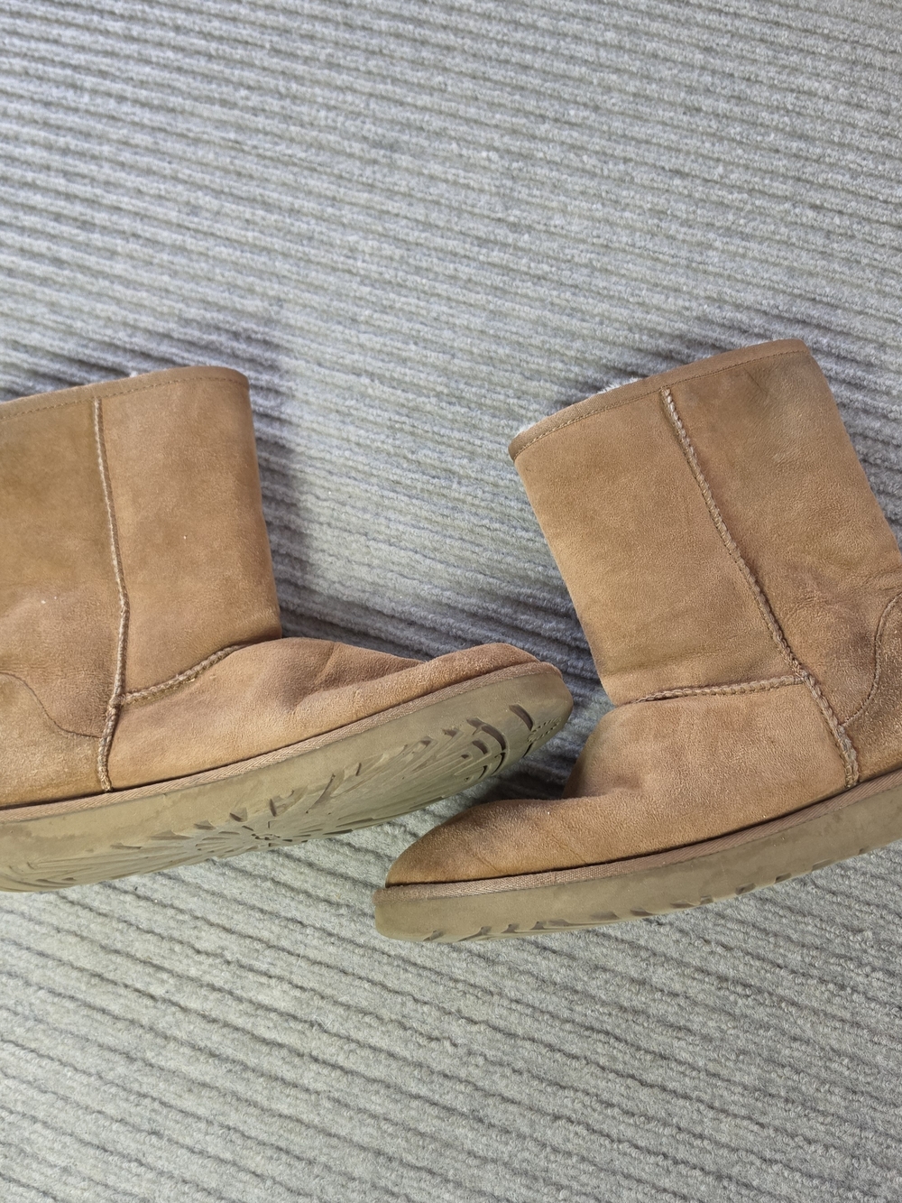 UGG Classic Short II Boots Womens 11 Chestnut Suede Sheepskin Lining